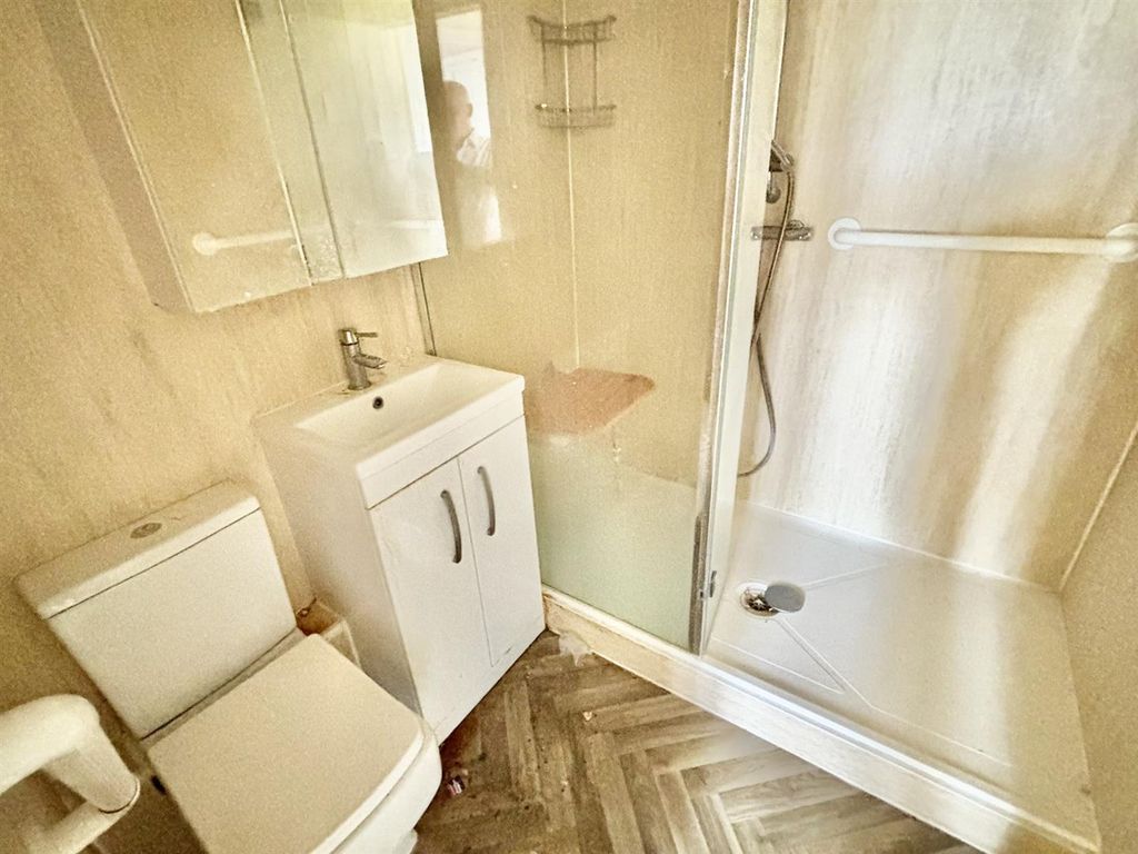 Property photo 3 of 10 Shower Room W/C