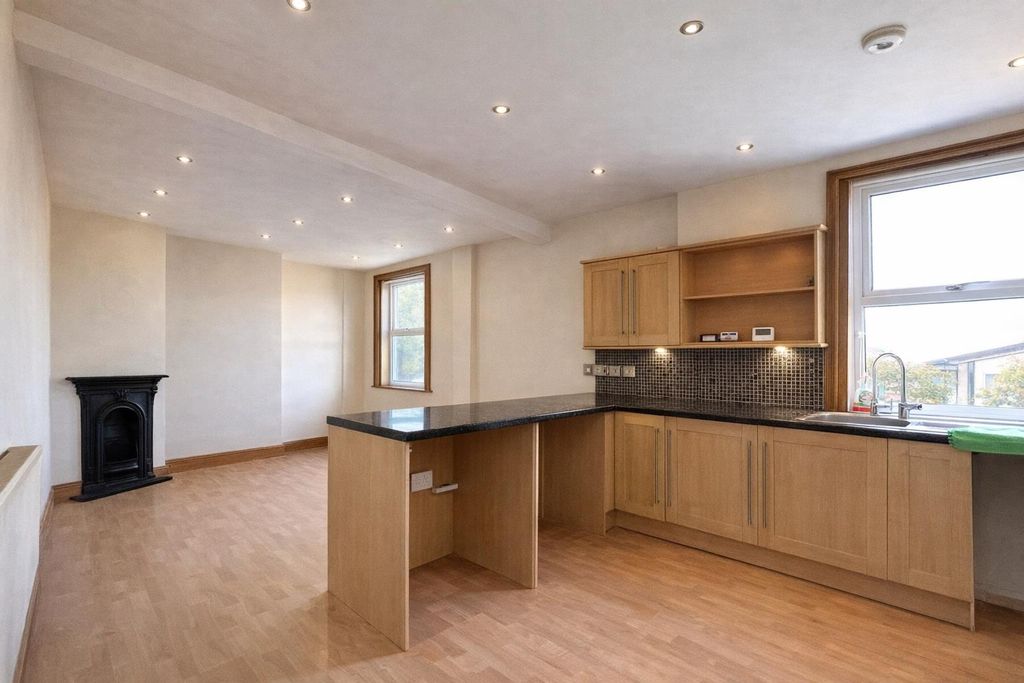 Property photo 2 of 8 E8B71540-Bd28-4760-Ad11-168Ac326Fd8C.Png