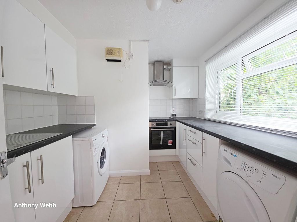 Property photo 2 of 12 Kitchen
