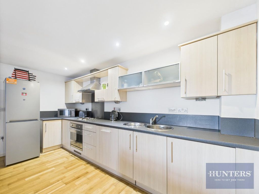Property photo 3 of 9 Kitchen