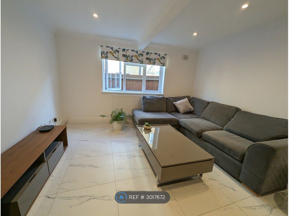 Property photo 3 of 35
