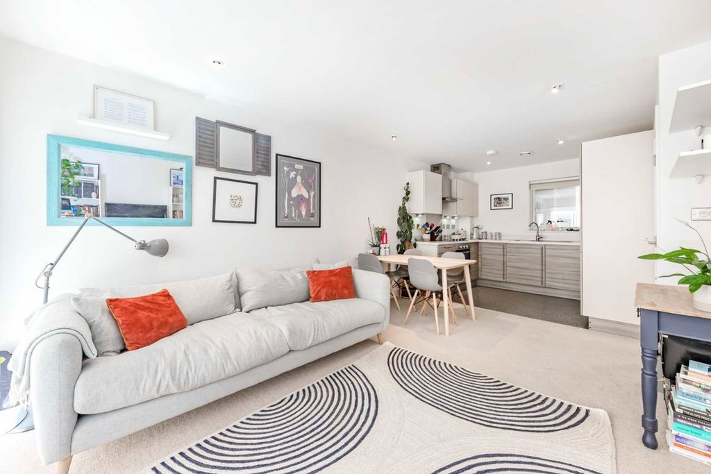 Property photo 3 of 8