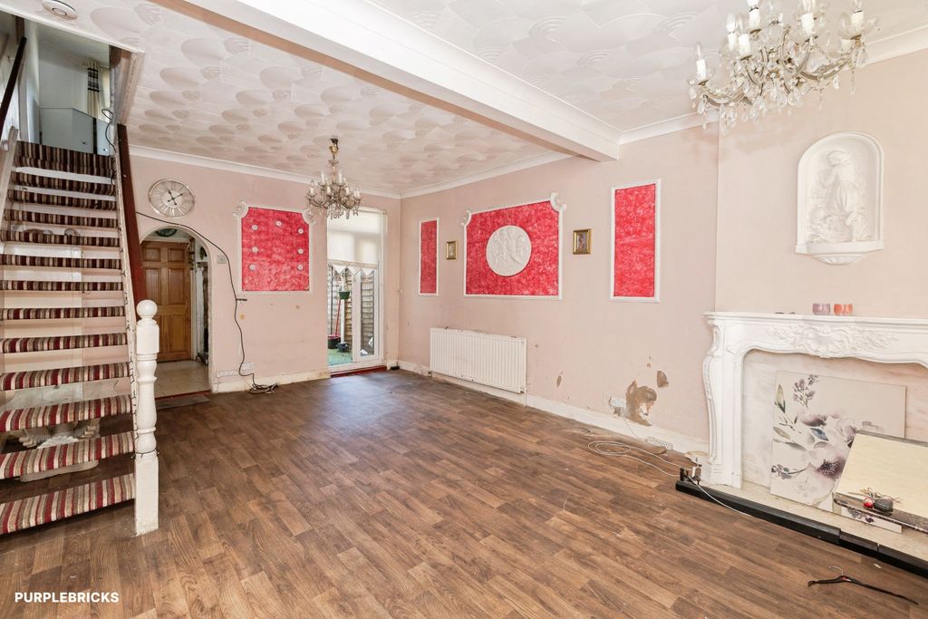 Property photo 3 of 24 Lounge/Dining Room