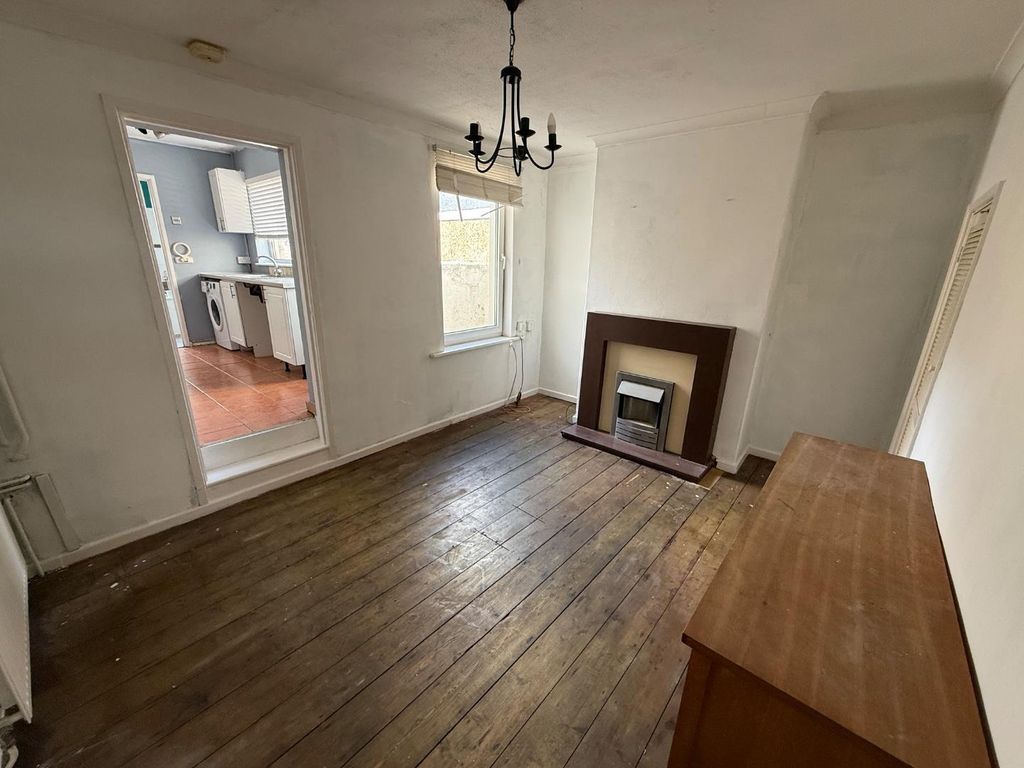 Property photo 3 of 8 Img_2018.Jpeg