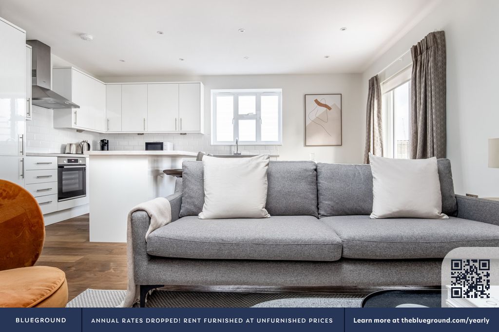 Property photo 3 of 23 Living Room