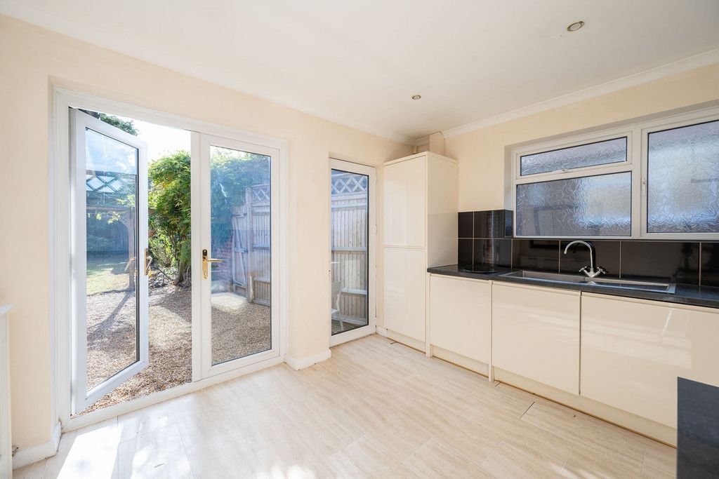 Property photo 2 of 36