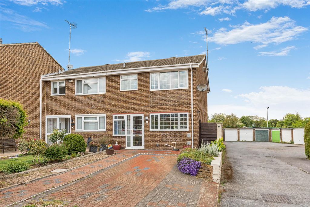 Property photo 1 of 16 6 Garden Close, Banbury-1.Jpg