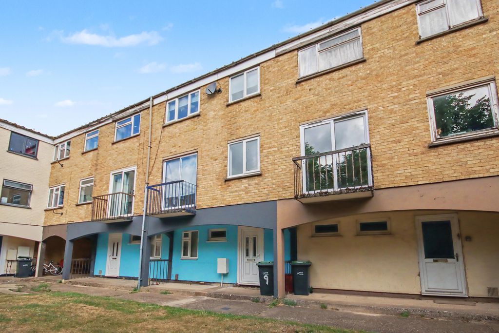 Property photo 2 of 17 9 St Mary's Square, Newmarket, Cb8 0Hz