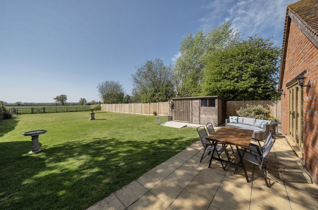 Property photo 2 of 25 Rear Garden