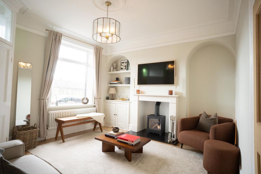 Property photo 2 of 17 Sitting Room.Jpg