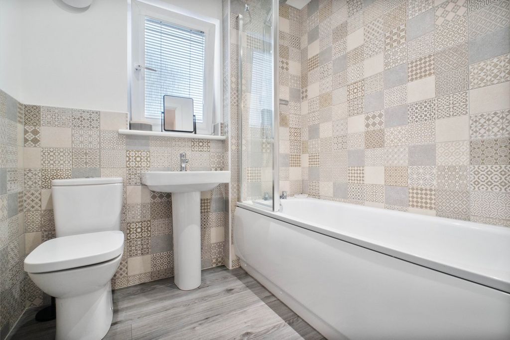 Property photo 3 of 24