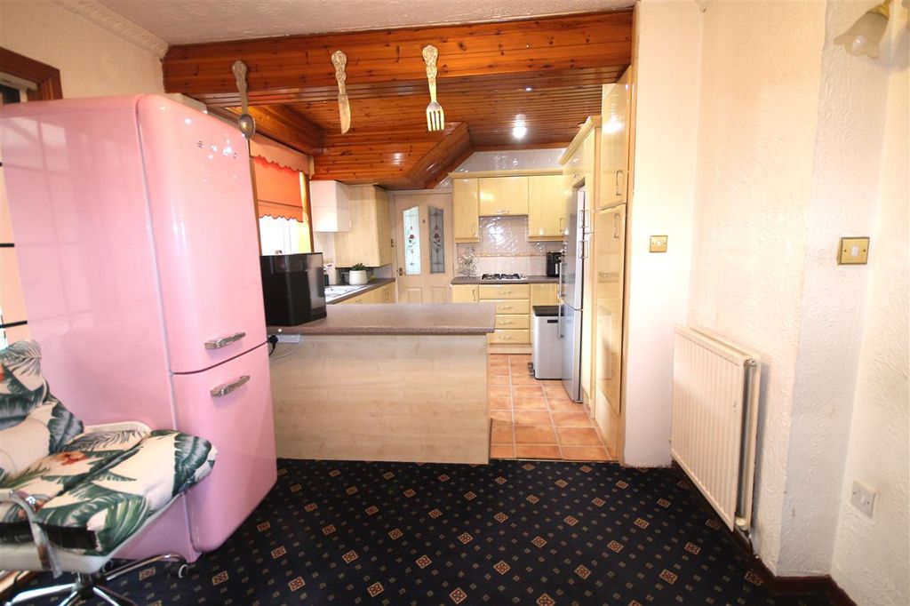 Property photo 3 of 14 Kitchen