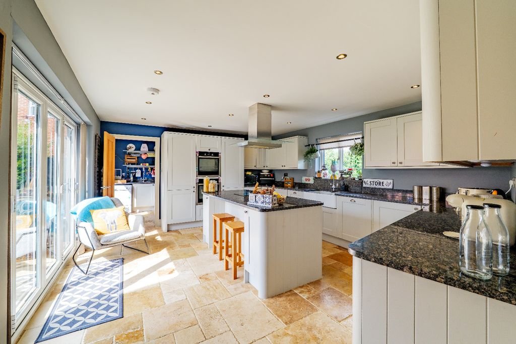 Property photo 3 of 25 5079849