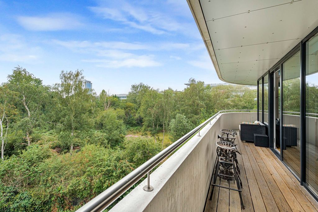 Property photo 3 of 20 Balcony