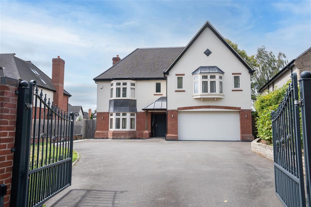 Property photo 2 of 33