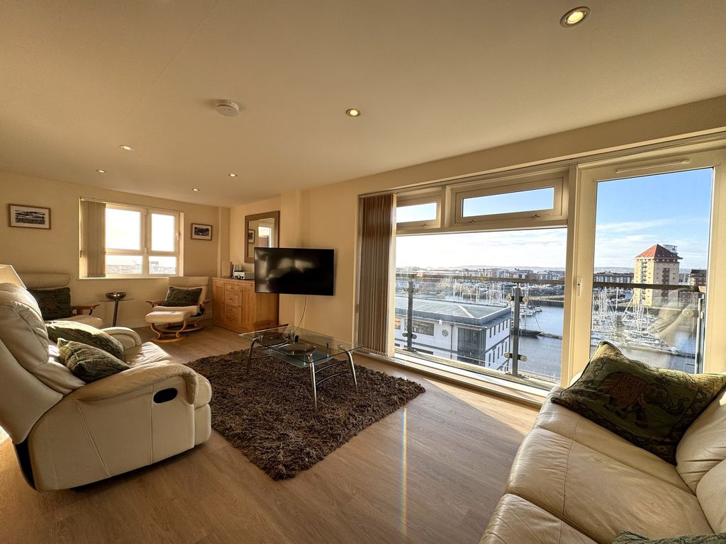 Property photo 2 of 22