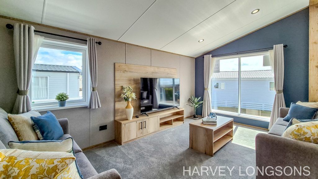 Property photo 2 of 23 Bright Lounge With TV And Large Windows In The Abi Superior Lodge