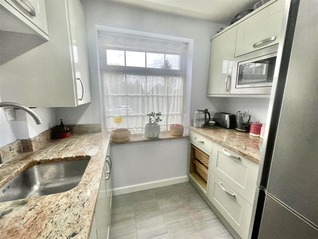 Property photo 3 of 8 Kitchen 2.Jpeg