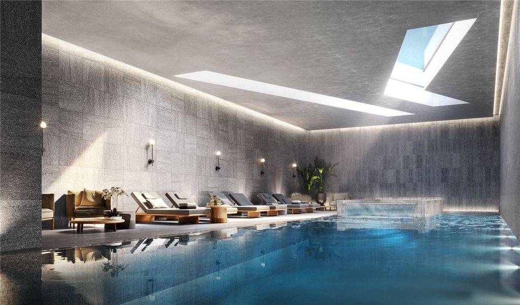 Property photo 2 of 10 Swimming Pool