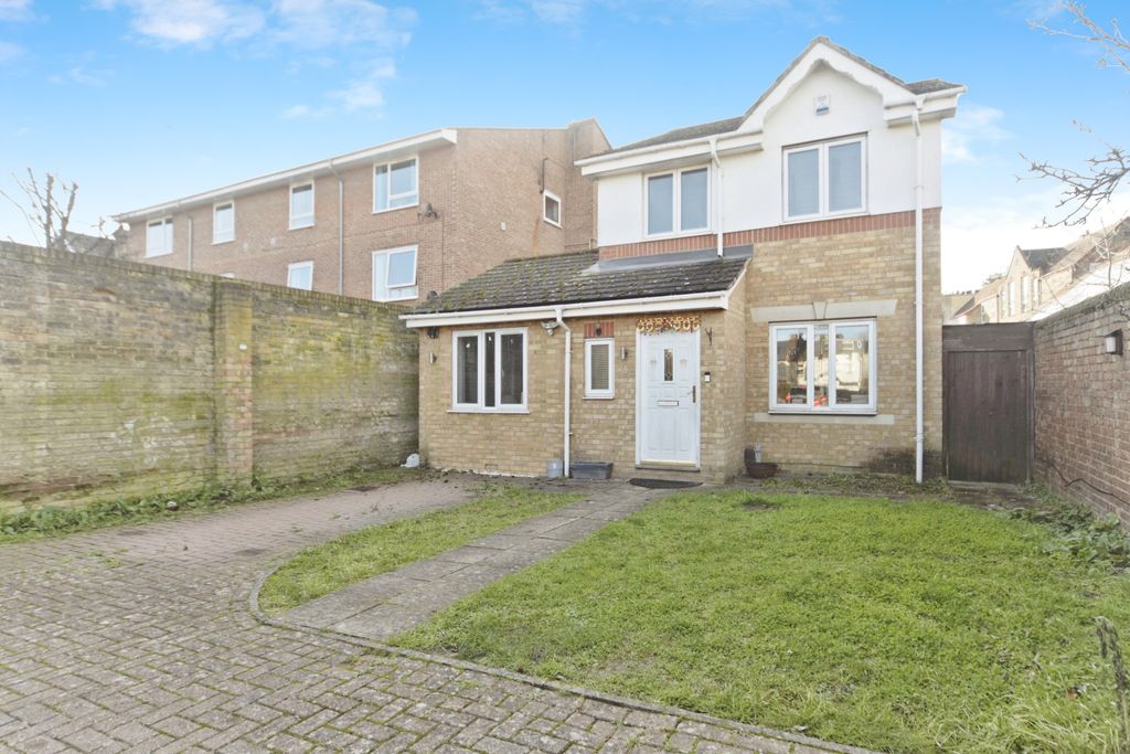 Property photo 1 of 17 Photography