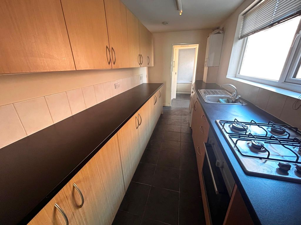 Property photo 3 of 7 Kitchen
