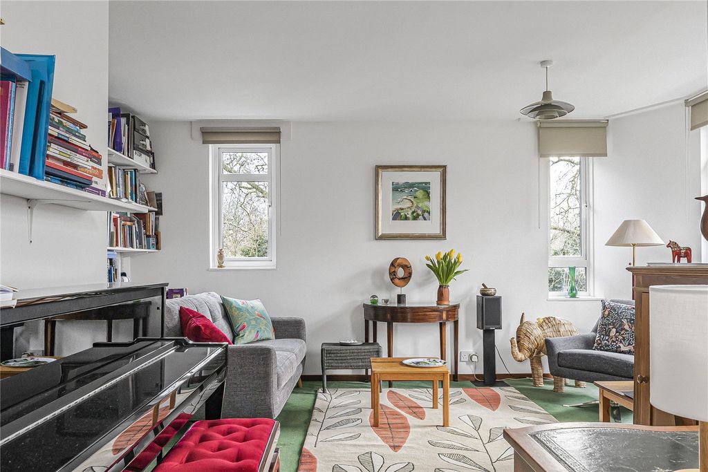 Property photo 3 of 21 Reception