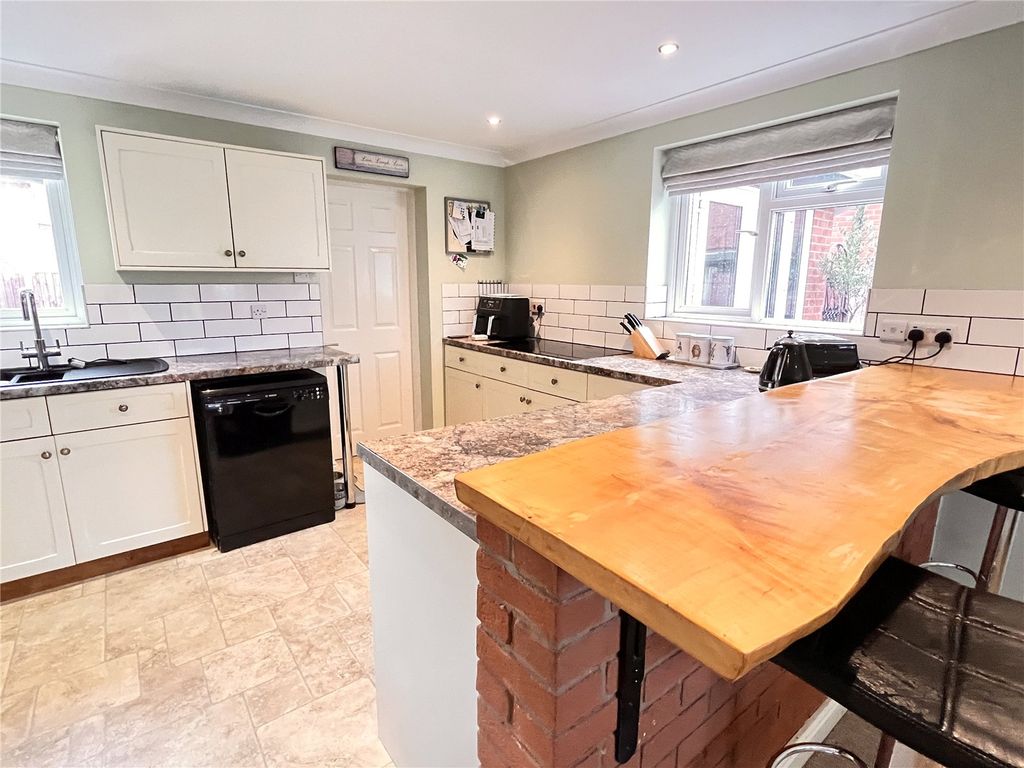 Property photo 2 of 27 Picture No. 08