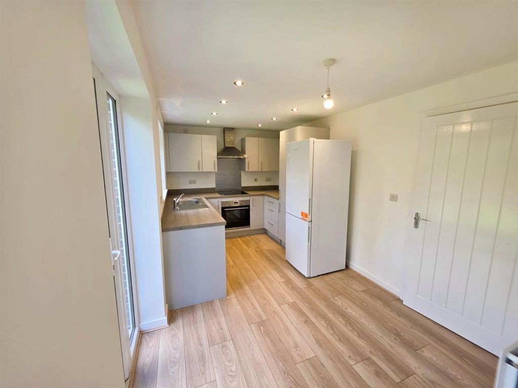 Property photo 3 of 11 Kitchen.Jpg