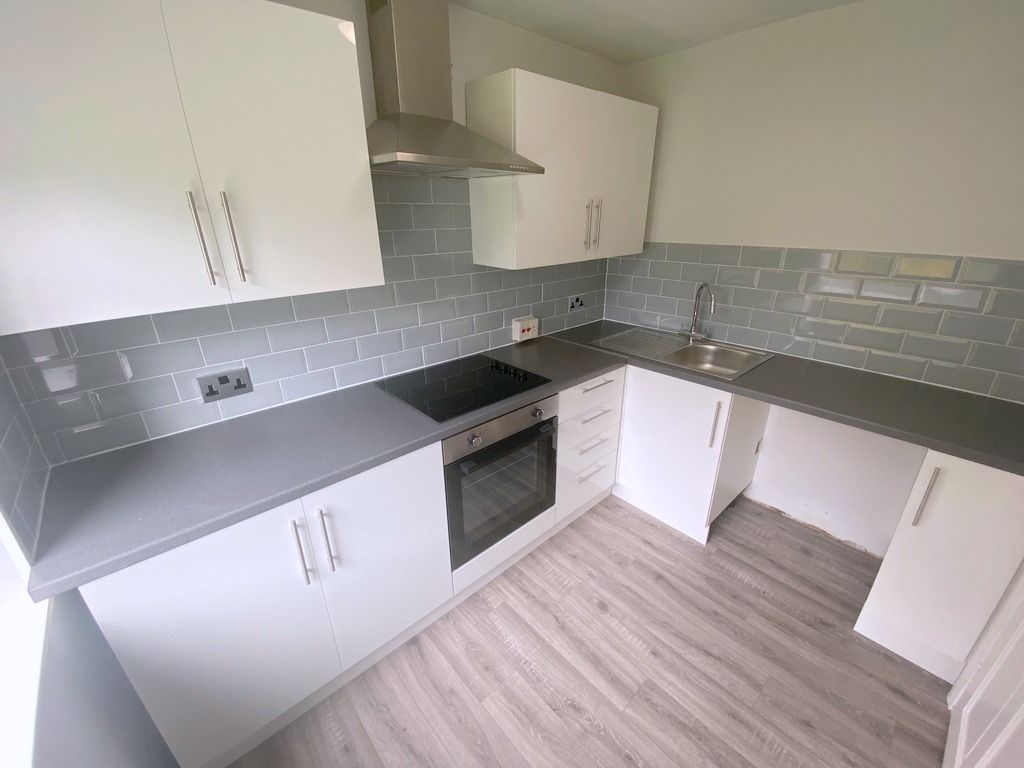 Property photo 3 of 12 Kitchen