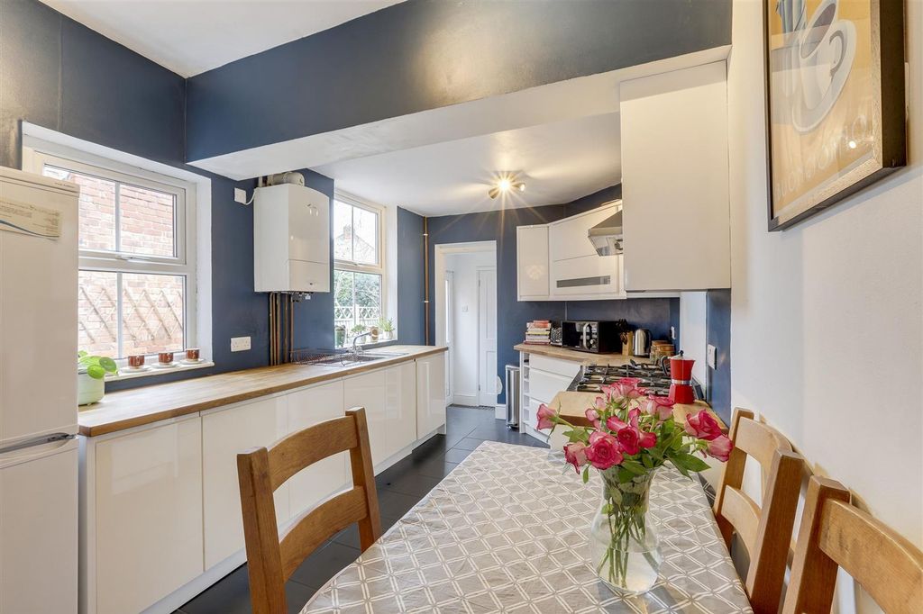 Property photo 3 of 27