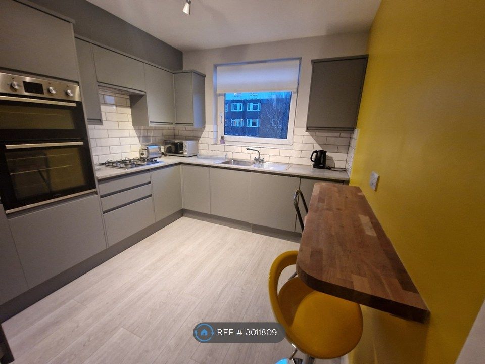 Property photo 3 of 6 Kitchen
