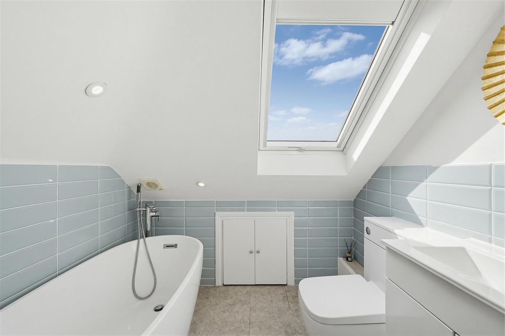 Property photo 2 of 12 Bathroom
