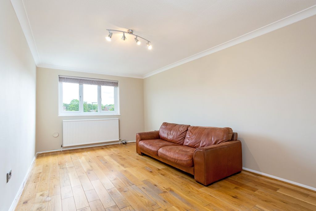 Property photo 2 of 7 35 Molesworth Road 2
