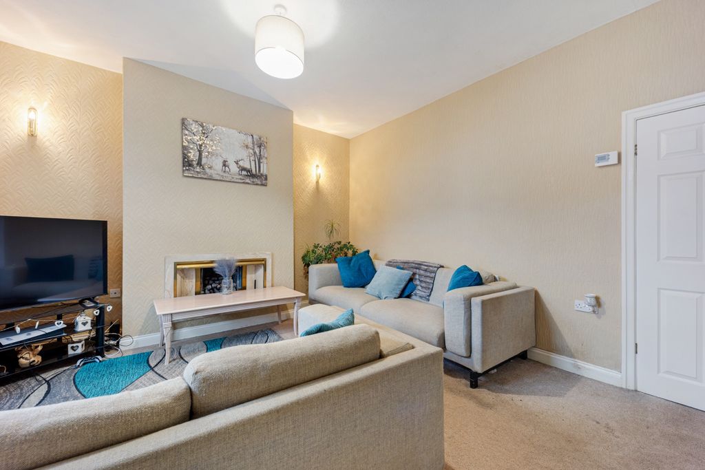 Property photo 3 of 18 Photograph 9