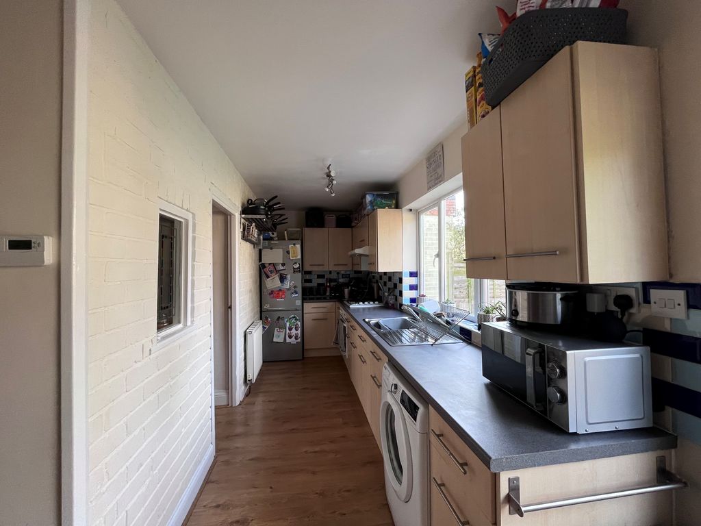 Property photo 3 of 8 Kitchen