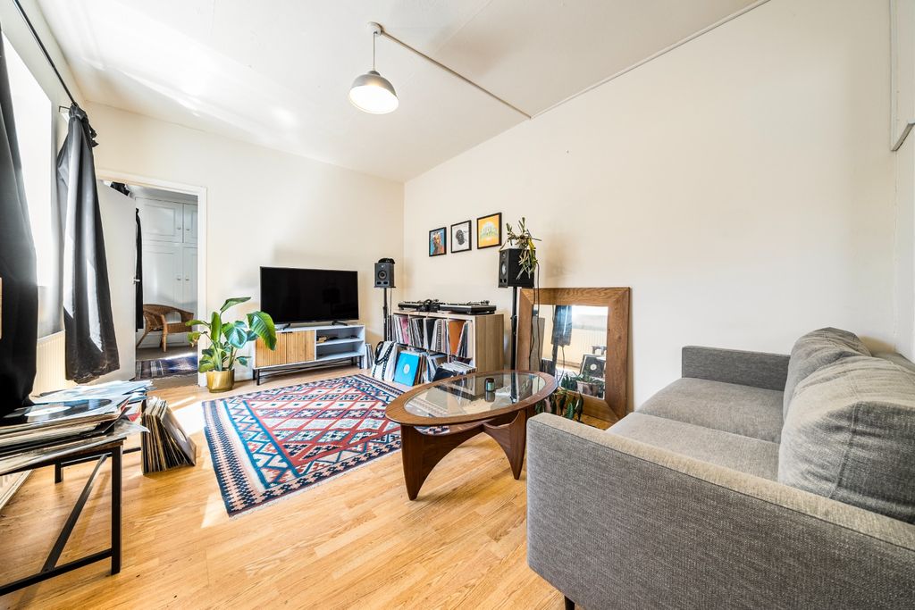 Property photo 2 of 10 4339803