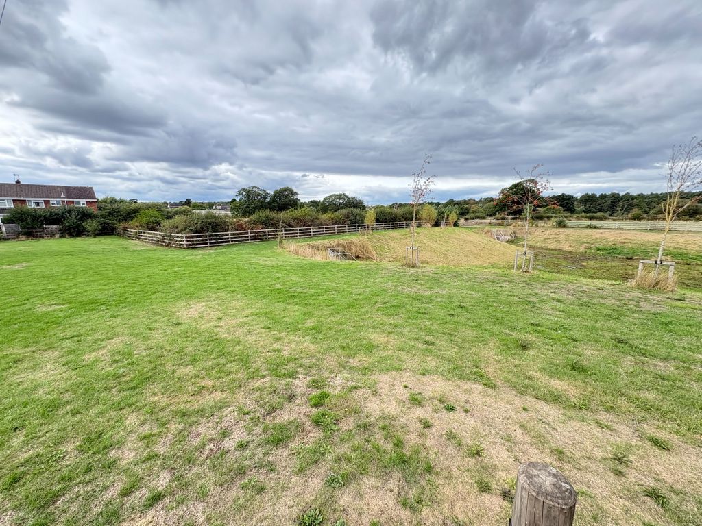 Property photo 3 of 32