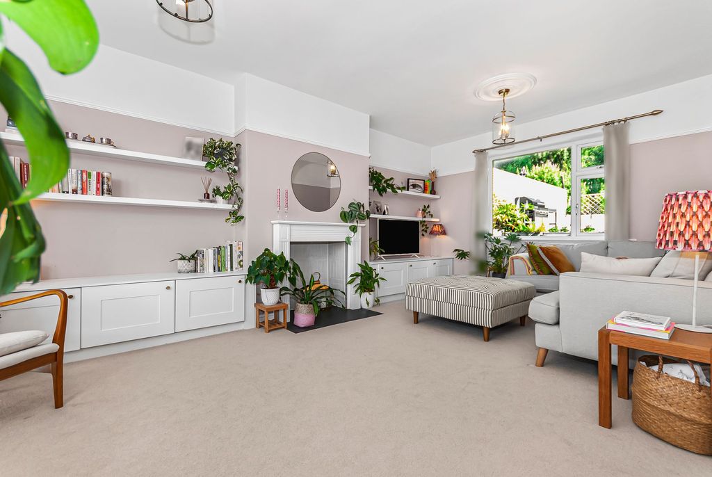 Property photo 3 of 49
