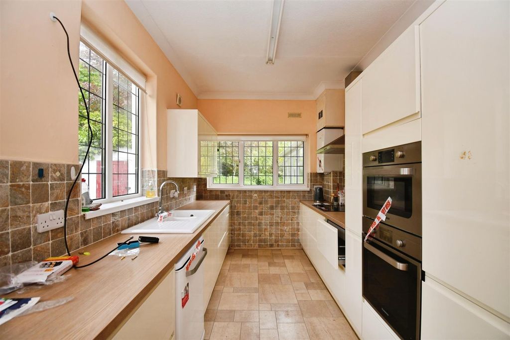 Property photo 3 of 16 84341468-U 20 2826 29.Jpg