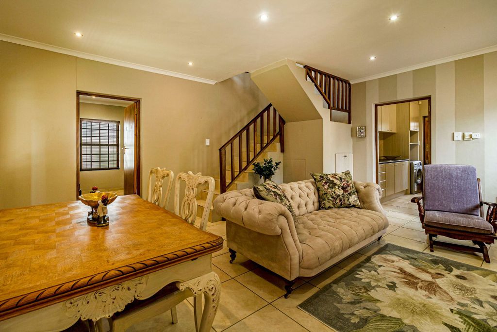 Property photo 1 of 21 St1729452