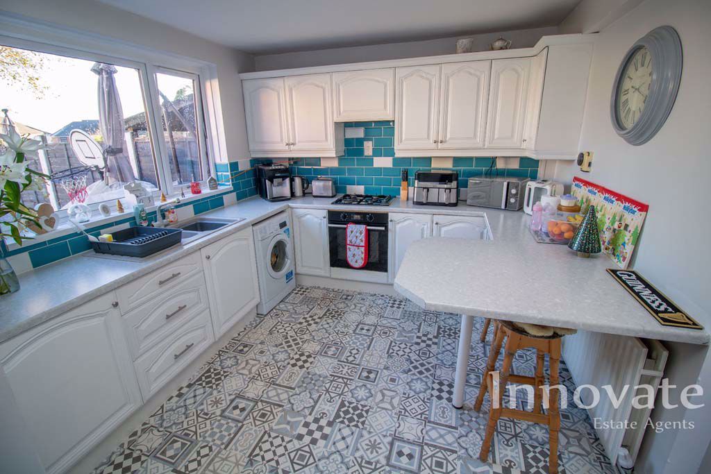 Property photo 3 of 8 Photo 7