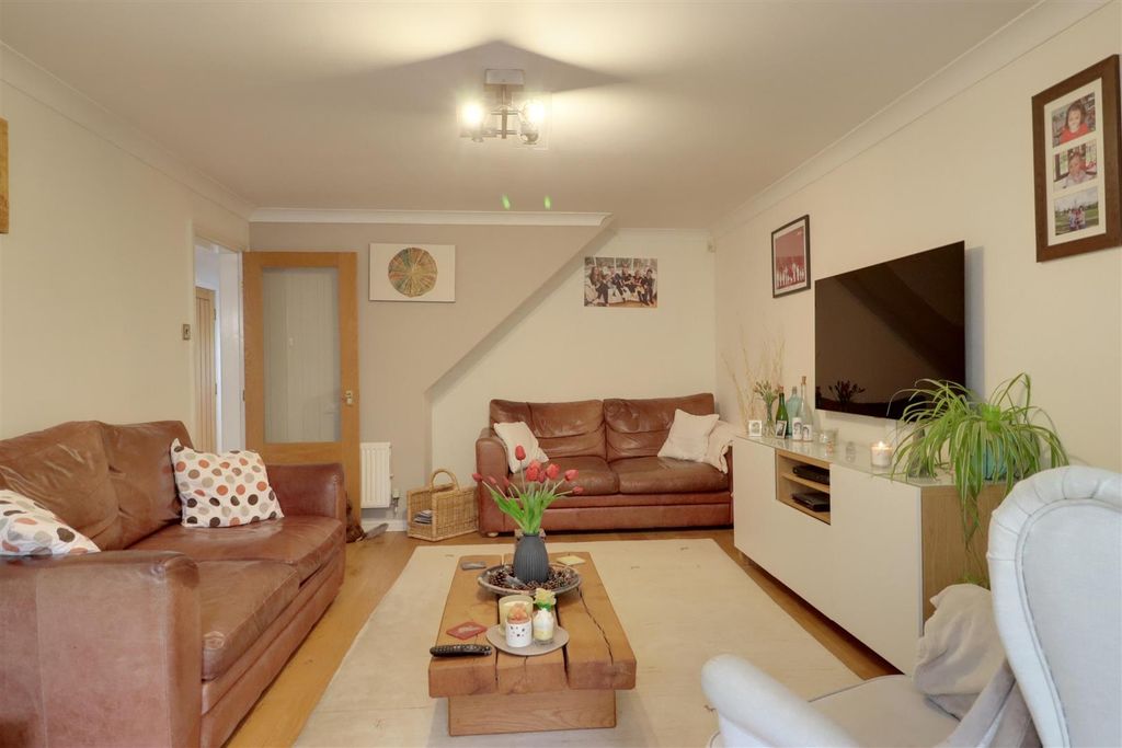 Property photo 2 of 44 Img_4023-Img_4025.Jpg