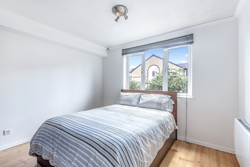 Property photo 3 of 6 Bedroon