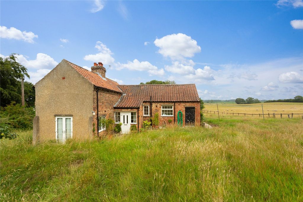 Property photo 3 of 6 External