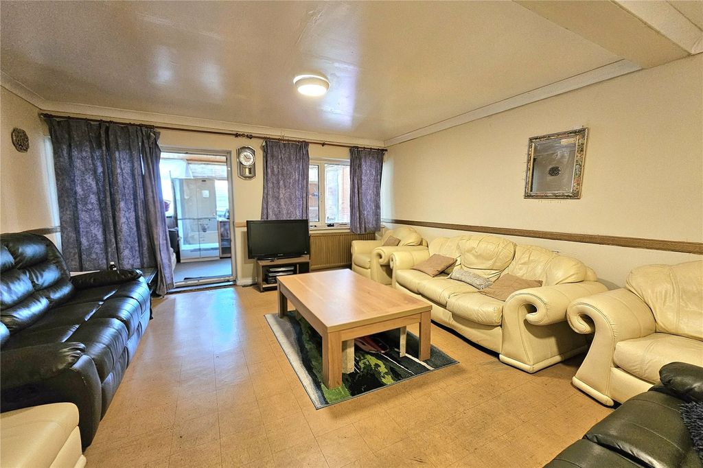 Property photo 3 of 11 Picture No. 02