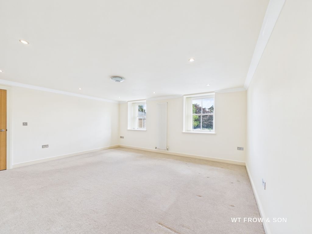 Property photo 3 of 11 Living Room