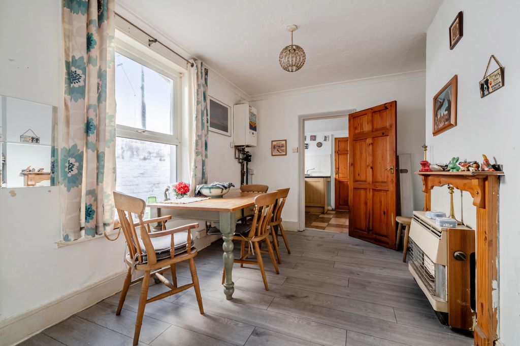 Property photo 2 of 20 1514745-9-1A0Af70...
