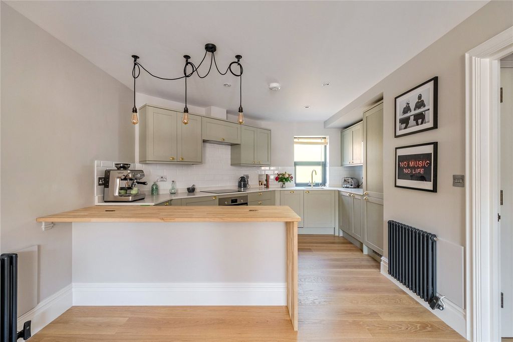 Property photo 3 of 10 Kitchen/Living