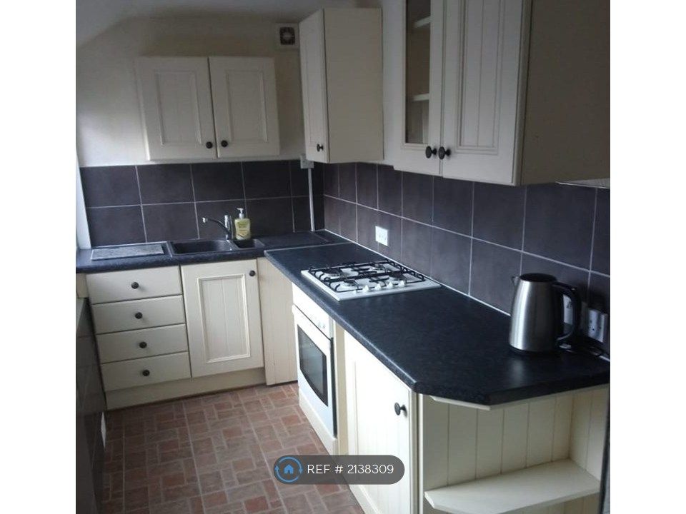 Property photo 2 of 8 Kitchen