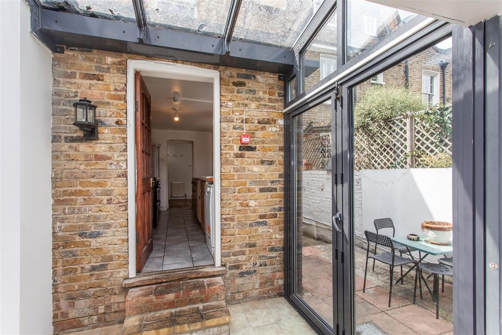 Property photo 3 of 17 Glazed Extension